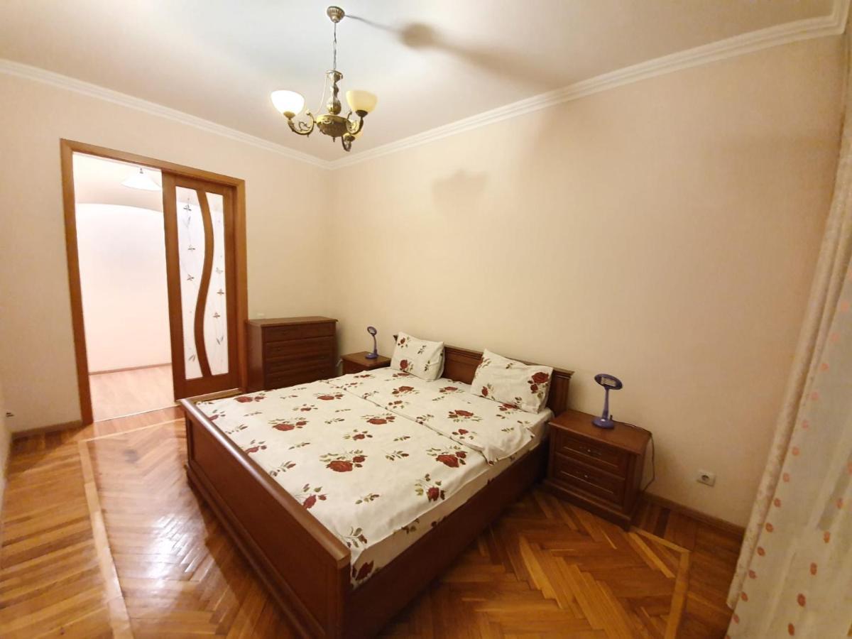 Stefan Cel Mare Boulevard Ultracentral Apartments In The Center Chisinau Exterior photo