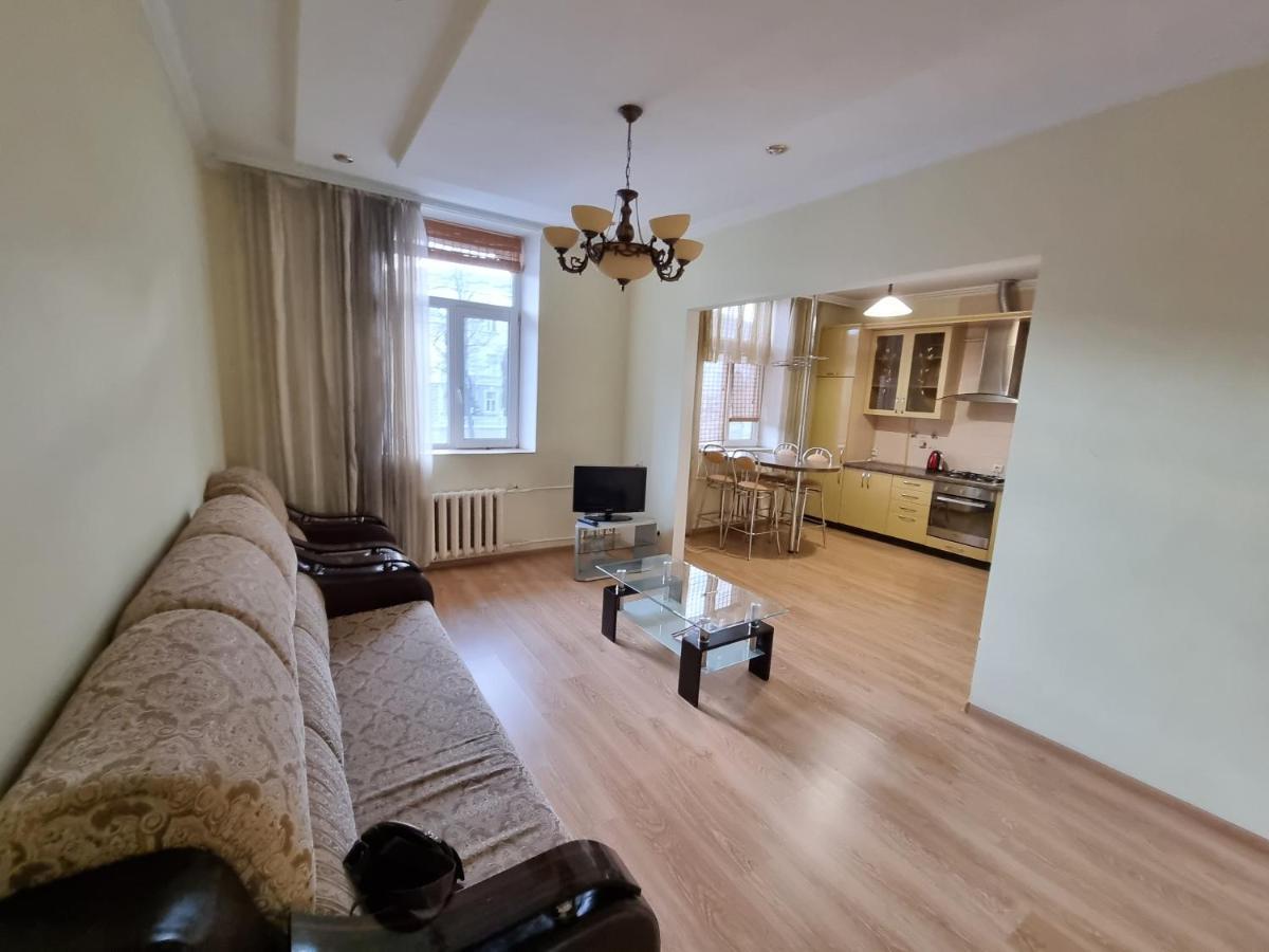 Stefan Cel Mare Boulevard Ultracentral Apartments In The Center Chisinau Exterior photo
